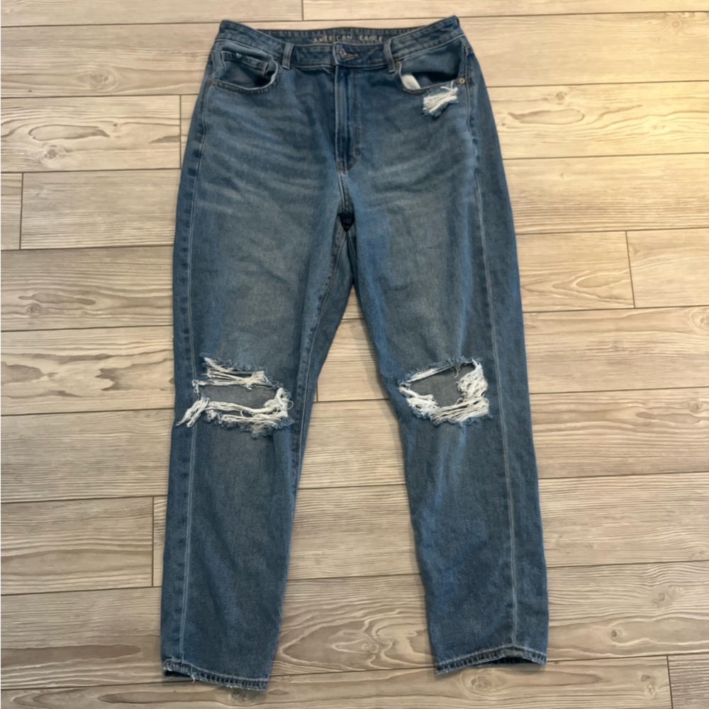 American Eagle Distressed Mom Jean - size 14